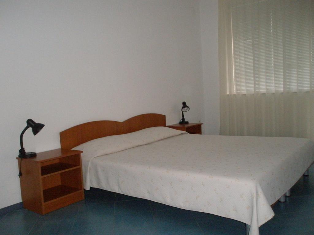 Family Hotel Maritime Achtopol Zimmer foto