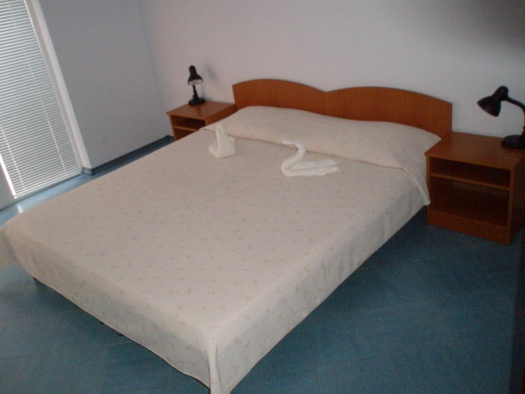 Family Hotel Maritime Achtopol Zimmer foto